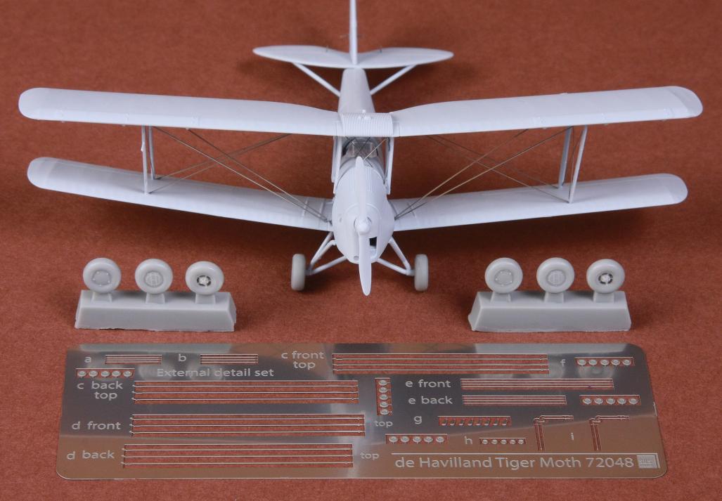 de Havilland DH.82 Tiger Moth Mk.II 1/72 WW2 Trainer RAF #7470 AZ MODEL 